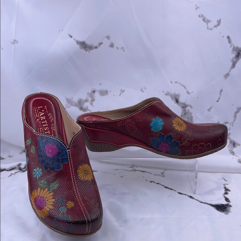 L'Artiste Chienti Floral Leather Clogs Spring Step Red and Blue Artistic Mules